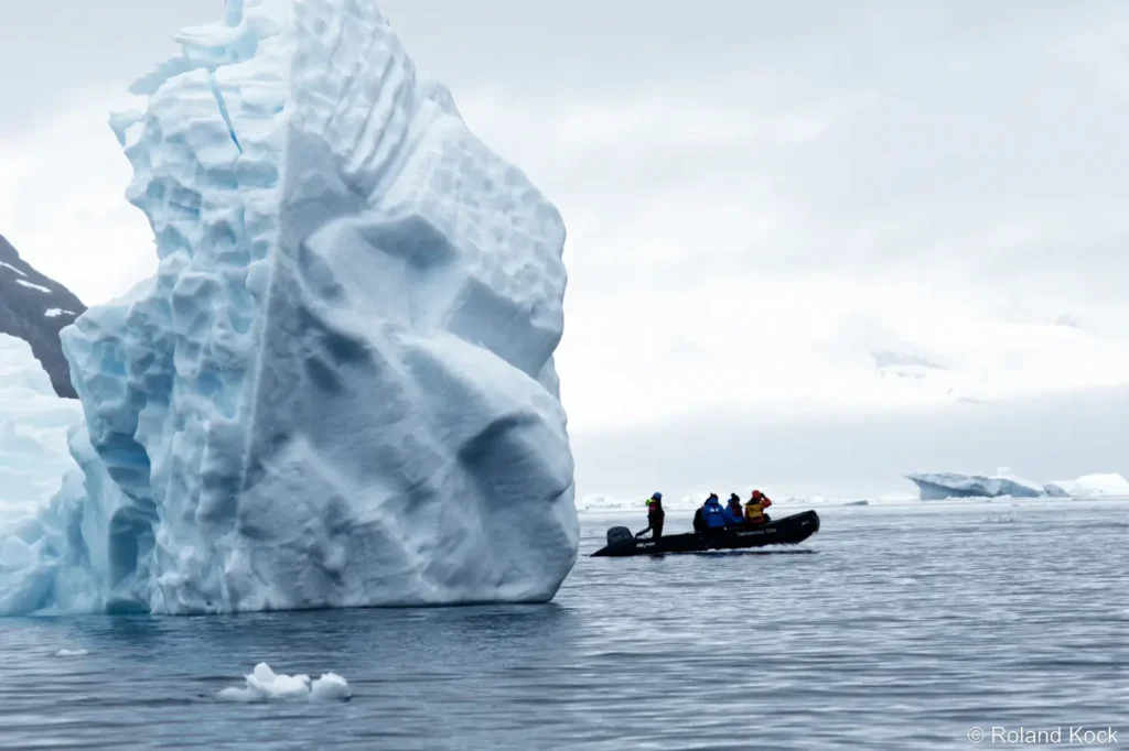 Zodiac Cruise durch die Paradise Bay mit Hapag Lloyd Cruises Foto: Roland Kock
